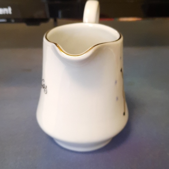 Merry Brite Milk Creamer Reindeer - Picture 4 of 6